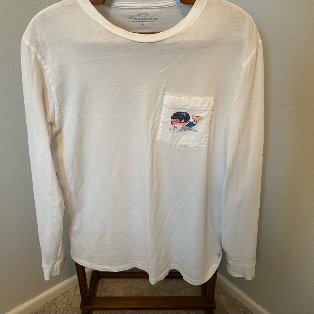 Vineyard Vines Men's White Long Sleeve Tee with Pocket, Ice Hockey Whale
